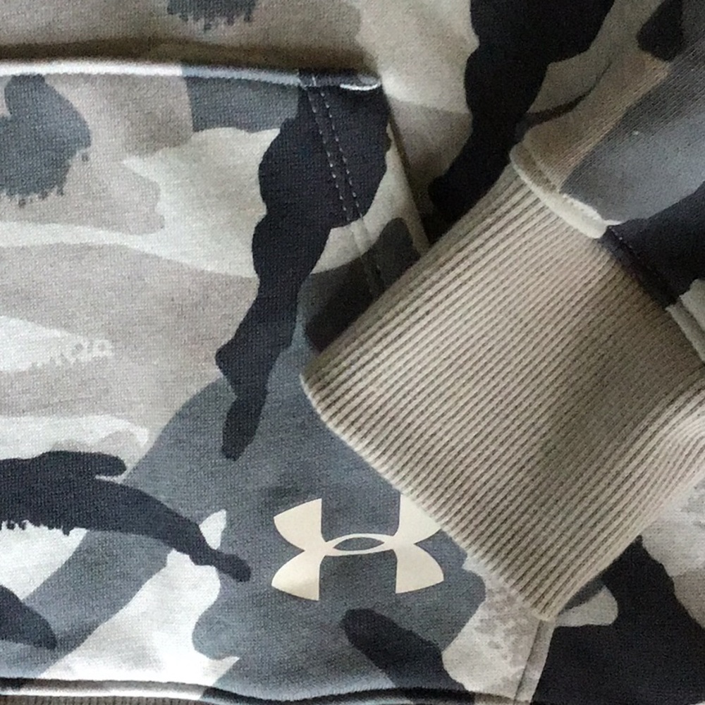 NWT!  Under Armour girls hoodie, size small - Picture 4 of 7